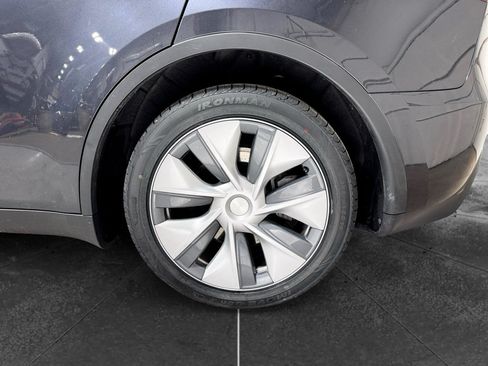 Used 2024 Tesla Model Y Long Range RWD image 31
