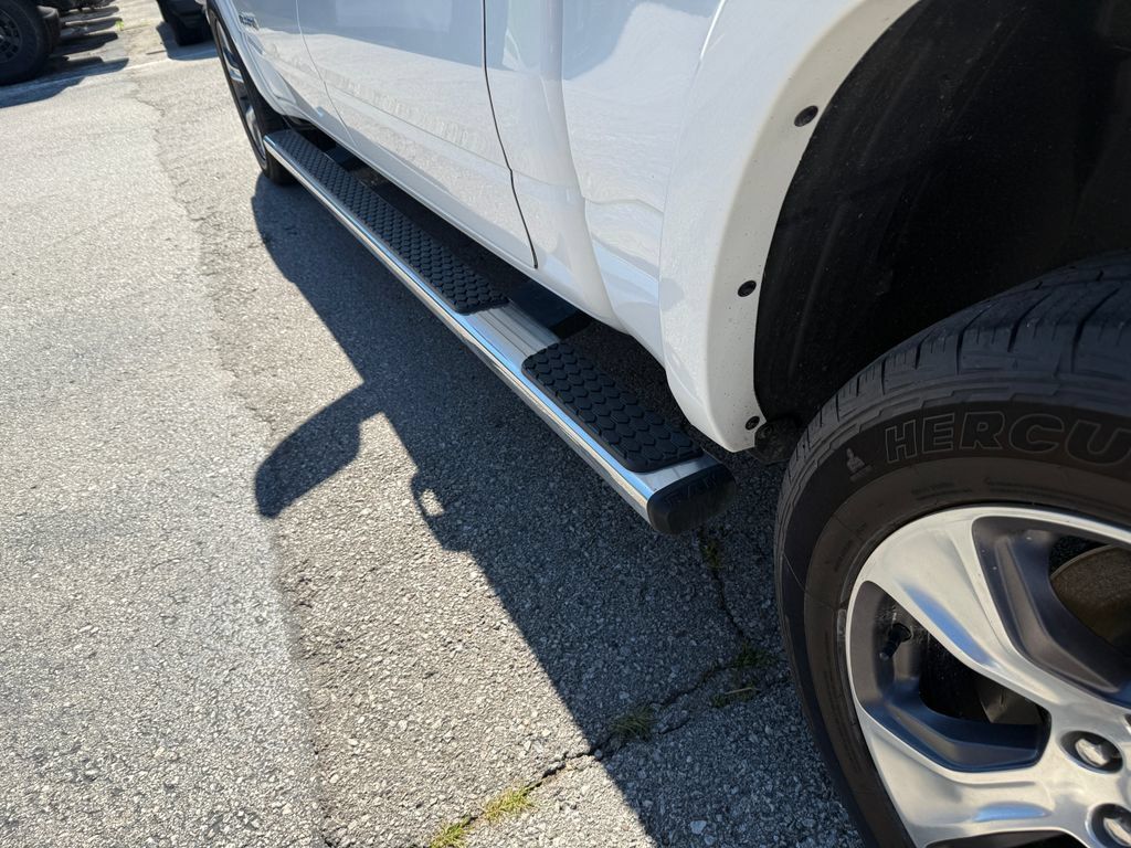 Used 2022 RAM 1500 Laramie AWD/4WD image 15