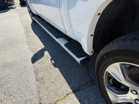 Used 2022 RAM 1500 Laramie AWD/4WD image 15
