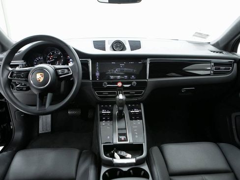 Certified 2025 Porsche Macan image 13