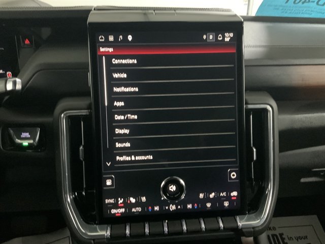 Used 2025 GMC Yukon XL Denali AWD/4WD image 39