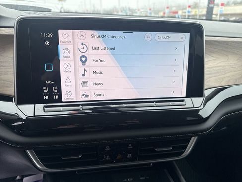 New 2026 Volkswagen Atlas SE image 14