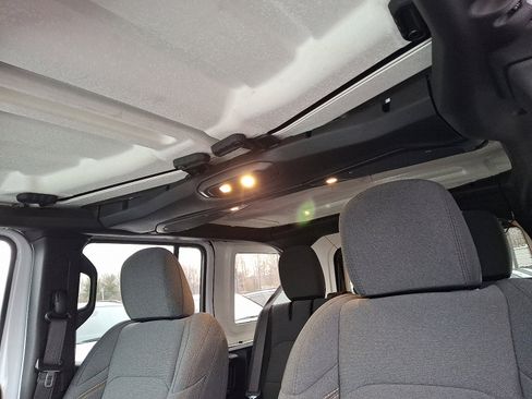 Certified 2025 Jeep Wrangler Willys image 14