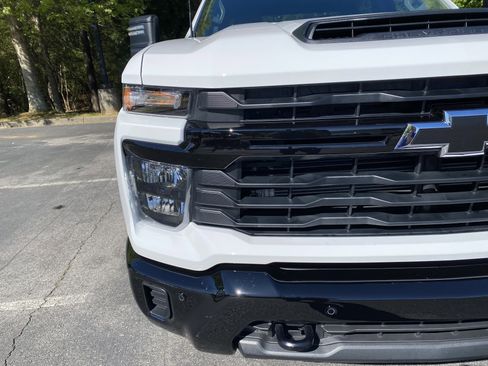 Used 2026 Chevrolet Silverado 2500 Custom w/ Custom Value Package image 14