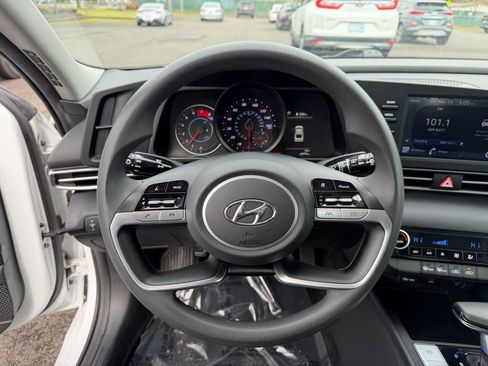 Used 2021 Hyundai Elantra SEL image 19