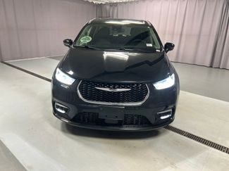 Used 2023 Chrysler Pacifica Touring-L video 2