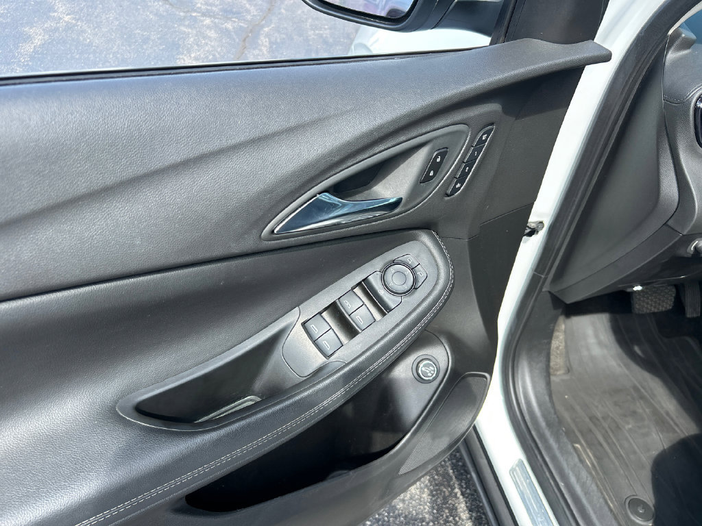 Used 2023 Buick Encore GX Essence w/ Experience Buick Package FWD image 16