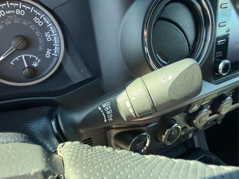 Used 2021 Toyota Tacoma TRD Sport AWD/4WD image 28