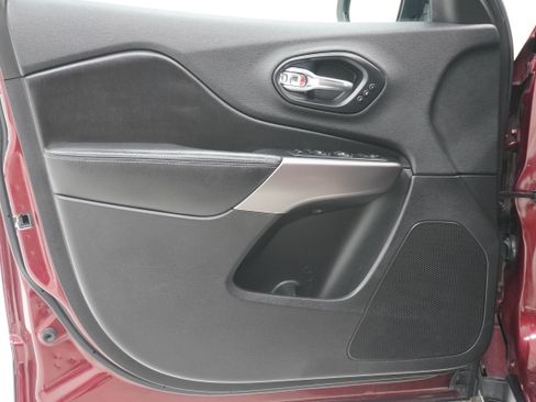 Used 2019 Jeep Cherokee Limited FWD image 13