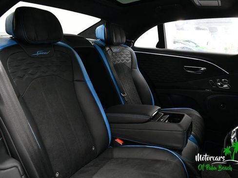 Used 2025 Bentley Flying Spur Plug-In Hybrid image 52