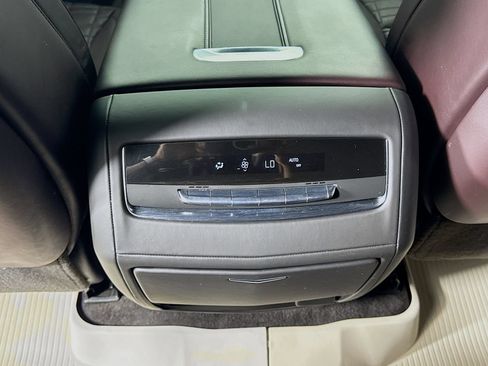 Used 2022 Cadillac Escalade Sport Platinum w/ Heavy-Duty Trailer Package AWD/4WD image 26