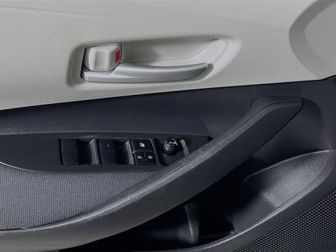 Used 2021 Toyota Corolla LE FWD image 14