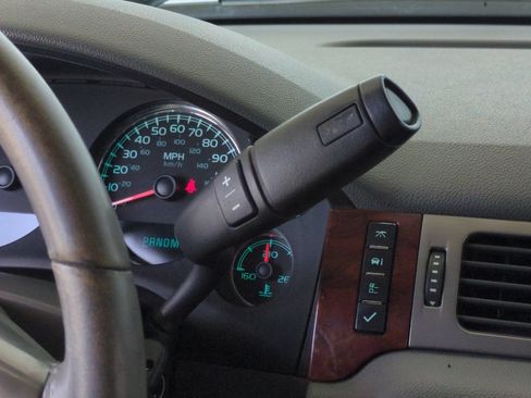 Used 2011 GMC Sierra 2500 SLT w/ SLT Convenience Package AWD/4WD image 31