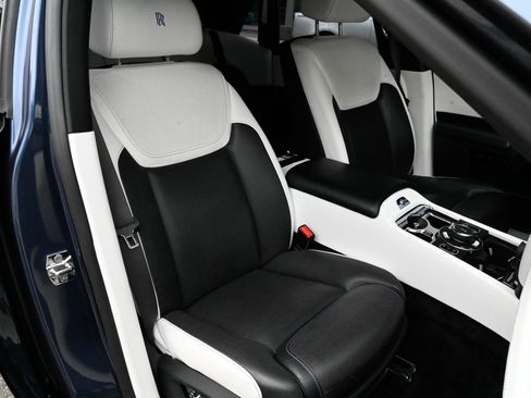 Used 2018 Rolls-Royce Ghost RWD image 57