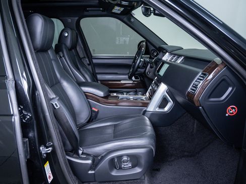 Used 2017 Land Rover Range Rover HSE image 11