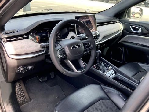 Used 2023 Jeep Compass Latitude image 16