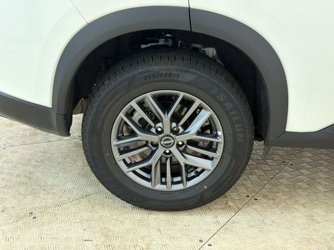 Used 2024 Nissan Rogue S AWD/4WD image 12