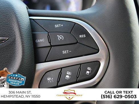 Used 2025 Chrysler Pacifica Select FWD image 15