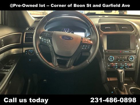Used 2017 Ford Explorer XLT w/ Equipment Group 202A AWD/4WD image 17