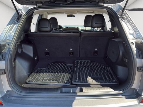 Used 2019 Jeep Cherokee Latitude Plus w/ Cold Weather Group AWD/4WD image 17
