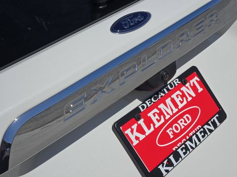 Used 2022 Ford Explorer XLT w/ Equipment Group 202A image 12