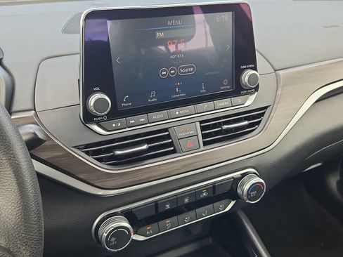 Certified 2024 Nissan Altima 2.5 SV FWD image 19