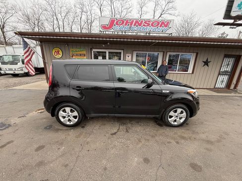 Used 2018 Kia Soul FWD image 2