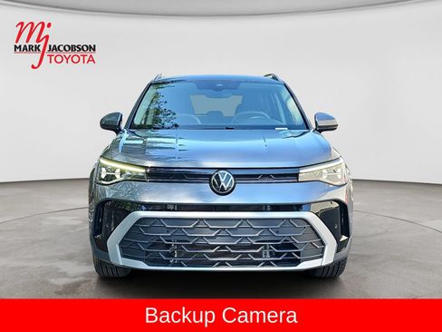 Used 2025 Volkswagen Taos SE FWD image 2