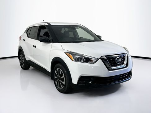 Used 2020 Nissan Kicks S FWD image 3