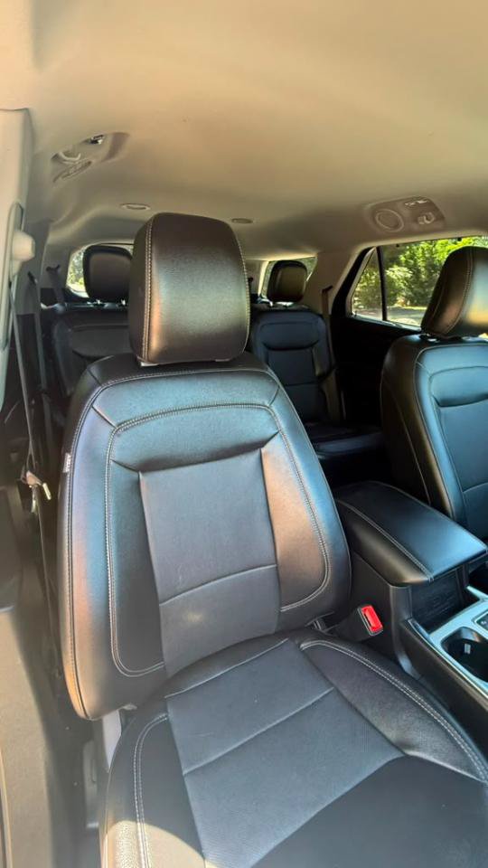 Used 2024 Ford Explorer Limited AWD/4WD image 2