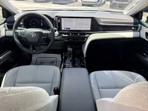 Used 2025 Toyota Camry XLE FWD image 18