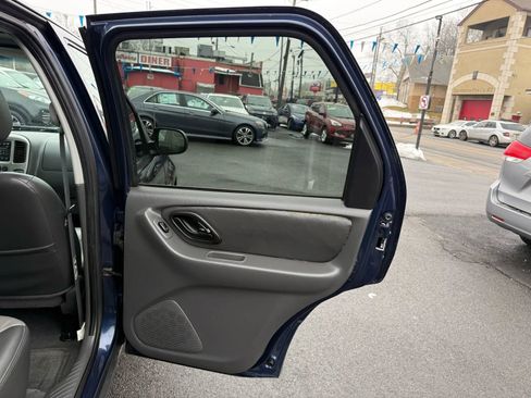 Used 2003 Ford Escape XLT image 37