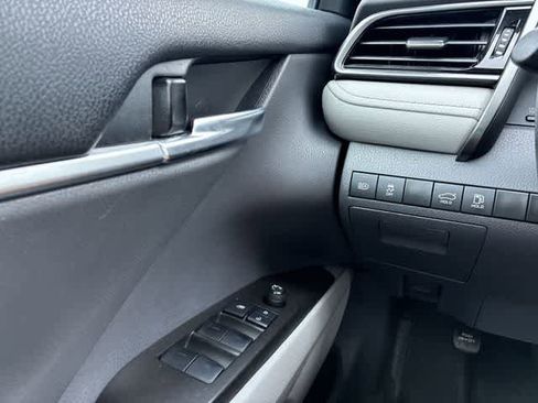 Used 2022 Toyota Camry LE FWD image 38