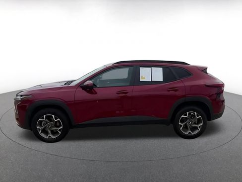 Used 2025 Chevrolet Trax LT FWD image 9