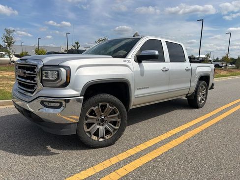Used 2018 GMC Sierra 1500 SLT AWD/4WD image 4