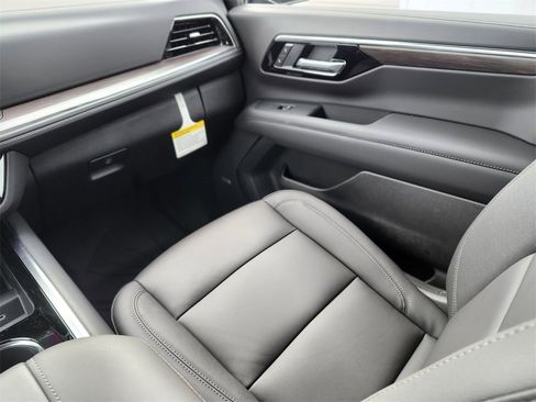 New 2026 Chevrolet Suburban Z71 w/ Z71 Off-Road Package image 13