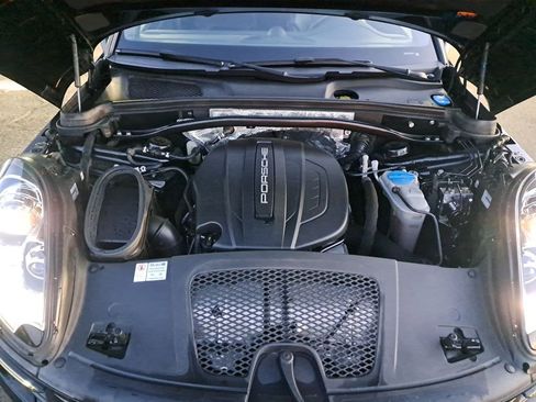 Used 2018 Porsche Macan image 19