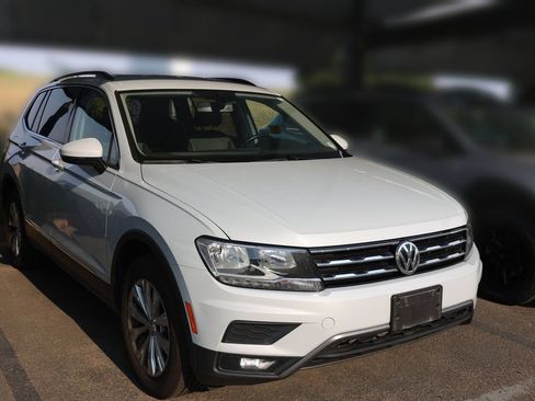 Used 2018 Volkswagen Tiguan SEL AWD/4WD image 12