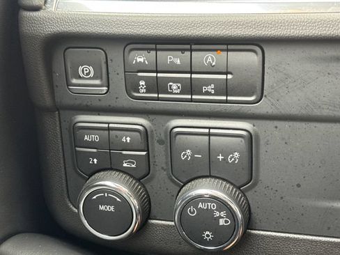 Used 2025 Chevrolet Tahoe LT AWD/4WD image 25