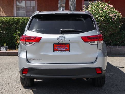 Used 2019 Toyota Highlander XLE image 7
