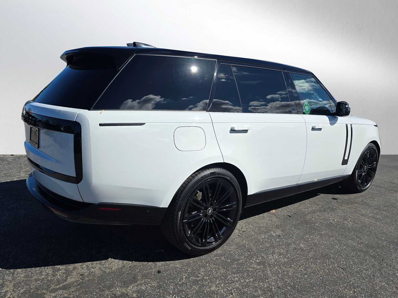 New 2025 Land Rover Range Rover Long Wheelbase SE AWD/4WD image 5