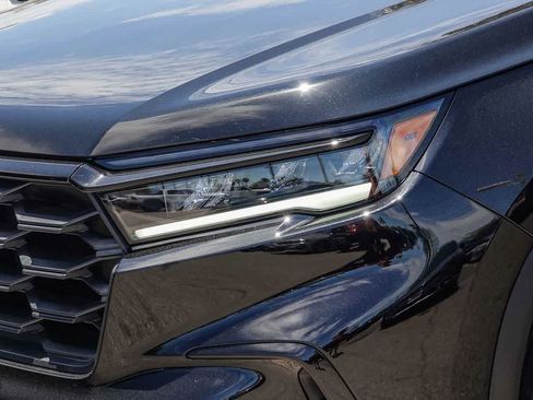 Used 2025 Honda Pilot Sport image 8