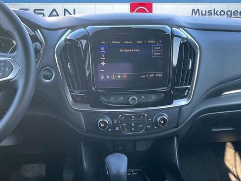 Used 2023 Chevrolet Traverse LT image 9