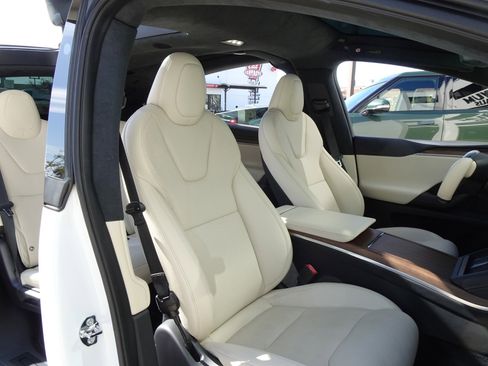 Used 2023 Tesla Model X image 24