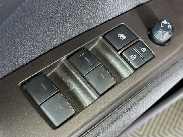 Used 2023 Toyota Camry SE FWD image 19