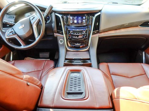 Used 2016 Cadillac Escalade ESV Premium image 15
