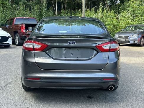 Used 2015 Ford Fusion SE w/ Equipment Group 201A FWD image 4