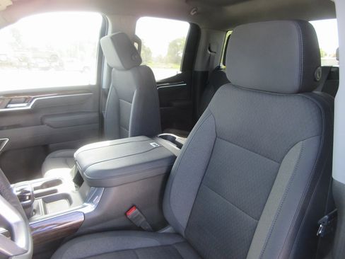 New 2026 GMC Sierra 1500 Elevation image 14