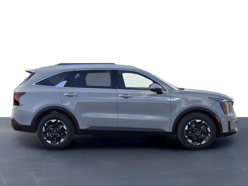 New 2026 Kia Sorento S image 4