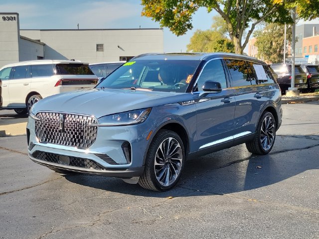 Used 2025 Lincoln Aviator Reserve w/ Equipment Group 201A AWD/4WD image 2